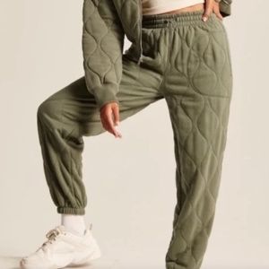 Abercrombie & Fitch Women's Quilted Sweats- Army Green